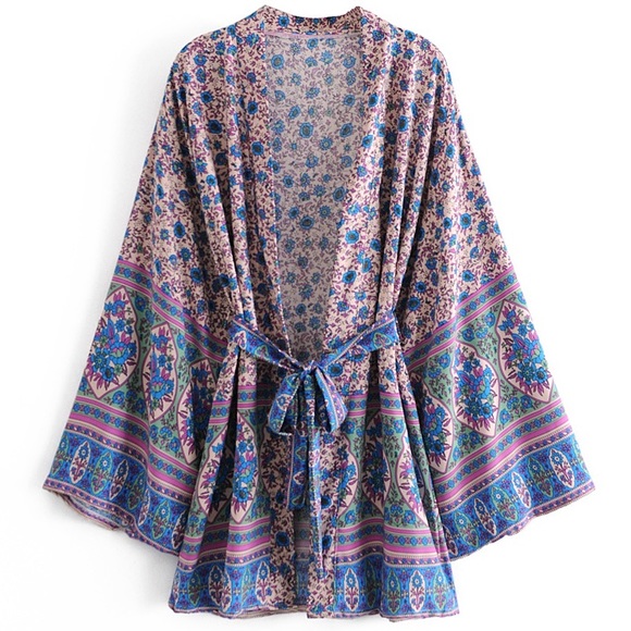 Tops - Gorgeous kimono tops